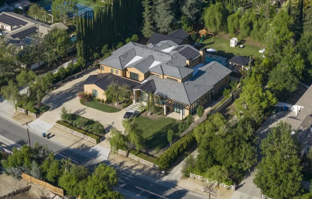 Nicki Minaj House Swarmed By Deputies After Trespasser Arrested On Property